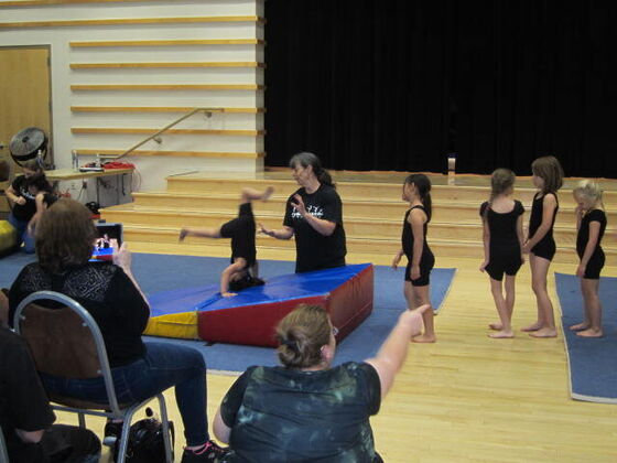 Spotting a tumbler on the mat